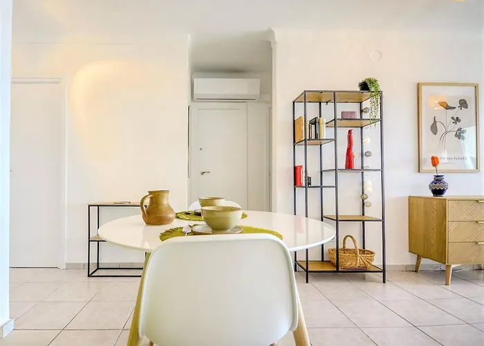 In By The Waterfront Apartment *