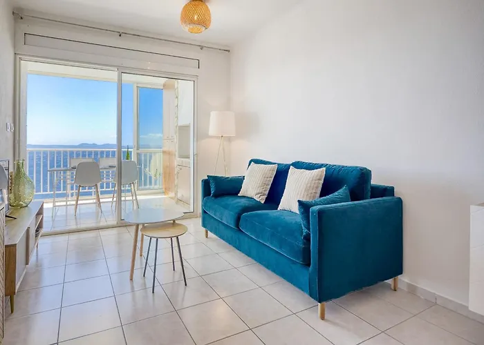 Apartment In By The Waterfront *